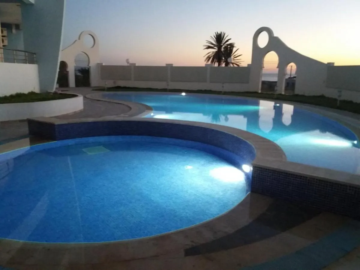 Studio Appartment Beach Front Harqalah